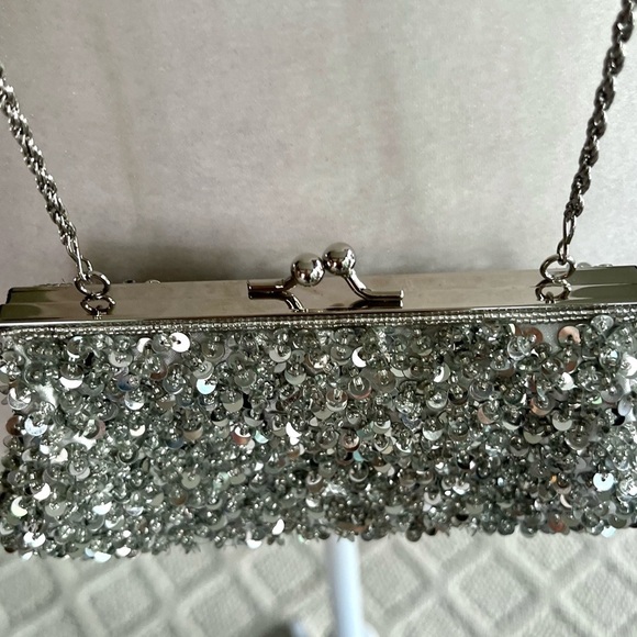 La Regale Bag Silver Sequin Mini Crossbody Purse Evening Cocktail Occasion - Picture 5 of 13